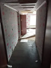 Доля дома 72.1 кв.м и участка 757 кв.м в Челябинской области. 1/7 доля дома и 1/7 доля земельного участка. Еще 1/7 доля дома и 1/7 доля земельного участка. Еще 1/7 доля на здание, площадь 72.1 кв.м, назначение: жилое, адрес: Россия, Челябинская обл., Увельский р-н, с. Красносельское, ул…