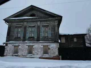 Нежилое здание 436.8 кв.м, Тюменская область, г. Тобольск, ул. Пушкина, 38. Назначение: нежилое. Количество этажей: 2, подземных: 0. Общая площадь: 436.8 кв.м. Кадастровый номер: 72:24:0602011:188. В составе объекта учитывается движимое имущество - информационная табличка «Жилой дом». Объект…