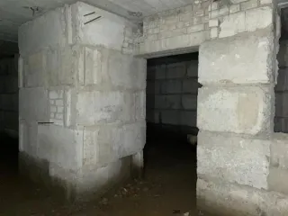 Земельный участок площадью 1574 кв.м, кадастровый номер 29:24:010501:69, категория земель – земли населенных пунктов, вид разрешенного использования – для строительства зданий, сооружений. На участке расположен объект незавершенного строительства площадью 1273.1 кв.м, кадастровый номер…