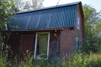 Жилой дом в степени готовности 90% общей площадью 52,9 м2, кадастровый номер 47:26:0805005:511, расположенный на земельном участке площадью 550 кв. м., кадастровый номер 47:26:0805005:140. Общая площадь: 52.9 Кадастровый номер: 47:26:0805005:511 Назначение здания : Жилой дом Количество этажей : 2…