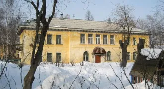 Нежилое здание 847.2 кв. м и земельный участок, Кирово-Чепецк. Здание назначение нежилое, земельный участок, расположенных по адресу: г. Кирово-Чепецк, ул. Калинина, д. 16а. Площадь здания 847,2 кв. м.; земельный участок, разрешенное использование: бытовое обслуживание, общая площадь 3 841 +/- 22…