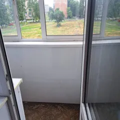 Квартира 28,5 кв.м, Новосибирская обл., 1 комн. по адресу: Новосибирская область, р-н Искитимский, р.п. Линево, пр-кт Мира, д.30, кв.53 (54:07:020102:1178). Вид права: общая совместная собственность. Находится в залоге у ПАО «Сбербанк». Цена: 1 778 400 руб.