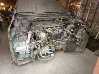 Kia Rio 2018, 123 л.с., 73000 км, АКПП, VIN Z94C241BBKR106685. Техническое состояние: транспортное средство находится на хранении в гаражном помещении в течение 6 лет, не эксплуатируется, выездным не является. Левый лонжерон подлежит замене. В комплектации отсутствует аккумулятор.