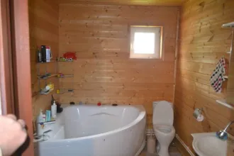 Земельный участок 1000 кв. м и жилой дом 168.6 кв.м по адресу: Владимирская обл., Александровский р-н, МО Каринское, ДПК «Артемкино», участок № 28. Кадастровые номера: 33:01:001521:5854, 33:01:001521:9411.