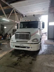 Freightliner CL120, 2002 и полуприцеп НАРКО, 1995 Продажа грузового автомобиля (сцепка) <p>Грузовой автомобиль FREIGHTLINER CL120 год выпуска 2002, мощность двигателя л\с 430 VIN 1FUJA6CG73LK74160 и Полуприцеп с бортовой платформой, цвет синий, НАРКО год выпуска 1995 г., VIN YF104ST3ASF013585…