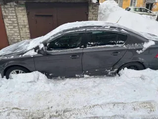 Opel Astra (A-H/NB), 2011 года выпуска, VIN XWF0AHL69B0015606, ГРЗ К203РТ73, цвет тёмно-серый. После сильного ДТП, не на ходу; двигатель не запускается, АКПП в аварийном режиме. Имеются повреждения левой стороны кузова, передней части и заднего бампера, возможны скрытые дефекты подвески; сработали…