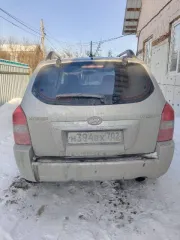 Hyundai Tucson 2008 Hyundai Tucson, 2008 года, 140 лс, 294834 км, АКПП еще Hyundai Tucson, 2008 года, 140 лс, 294834 км, АКПП еще Автомобиль, HYUNDAI TUCSON, 2008 года выпуска, VIN: KMHJN81BP9U046985. Автомобиль на ходу, имеется коррозия по кузову, местами сквозная, двигатель работает нестабильно с…