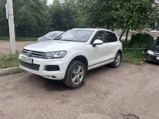 Volkswagen Touareg 2013, 249 л.с., 280775 км, полный привод, АКПП, легковой универсал, г/н Н258АХ702, цвет белый, VIN XW8ZZZ7PZDG006843, ПТС 78 ХА 870604, СТС 99 60 563800