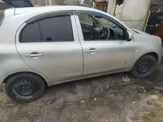 Легковой автомобиль марки Nissan March 2011 г.в., государственный номер К567ОХ28, номер кузова K13336621, находится в совместной собственности с супругой должника.