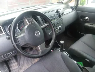 Nissan Tiida 2007 года выпуска, идентификационный номер 3N1FCAC11UK401256.