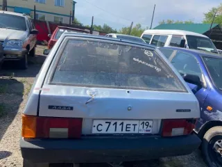 ВАЗ 21093, 2001 года выпуска, государственный номер С711ЕТ19, VIN XTA21093012964447. Комплектность и состояние не проверялись. Имущество обращено в доход государства, документы отсутствуют. Находится в селе Краснотуранское. Пробег: 0 км. Объем двигателя, коробка передач, привод и мощность двигателя…