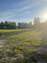 Земельный участок площадью 1489 кв.м. расположен по адресу: Московская область, район Истра, д. Большое Ушаково, кадастровый номер 50:08:0070307:890. Участок расположен в охраняемом и огороженном коттеджном поселке «Долина Озер». За ограждением полоса смешанного леса. Добраться до ближайших…