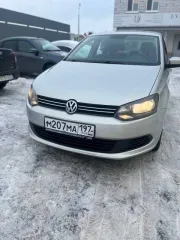 Volkswagen Polo 2011, 105 лс, 165000 км, АКПП, XW8ZZZ61ZBG014491. Пробег 165 тыс. Со слов собственника: сколы по кузову. Подвеска требует замены. Временами (не постоянно) ДВС работает нестабильно (троит). Самопроизвольно выключается и включается дисплей. Проблемы с проводкой. Подогрев водительского…