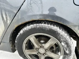 Honda Accord 2003 года, 190 лс, 249179 км, АКПП. Легковой автомобиль находится на ходу. Аккумулятор разряжен, зарядка аккумулятора не дала результатов. Колеса спущены. Автомобиль не товарного вида. Требуется текущий ремонт автомобиля: не стабильная работа двигателя внутреннего сгорания, неисправен…