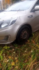 Kia Rio 2012 года выпуска, VIN Z94CB51BADR009572, цвет бежевый, не на ходу (глохнет двигатель).