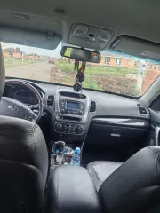 Kia Sorento, 2018. Автомобиль марки Kia модель Sorento 2018 г.в., VIN-номер XWEKU814DHC006247. С имуществом можно ознакомиться в рабочие дни по адресу: Республика Башкортостан, Уфимский район, село Зубово, предварительно согласовав с организатором торгов время и дату, направив запрос по адресу…