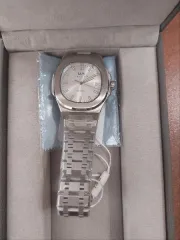 Наручные часы I&W Carnival. Часы наручные женские на ремешке, различных расцветок, на циферблате и обратной стороне корпуса имеется надпись «BOLUN». Часы наручные механические с металлическим браслетом, различных расцветок, на нижней стороне корпуса имеется надпись «Emporio Armani». Часы наручные…