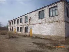 Здание по адресу Оренбургская область, г. Бугуруслан, ул. Комсомольская, д. 2е. Кадастровый номер земельного участка: 56:37:0102033:254. 1 этаж, материал наружных стен – смешанные, год строительства 1987. Площадь объекта 270,9 м². Земельный участок площадью 389,74 м², категория: земли…