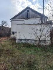 Здание школы 255.9 м² Кабардино-Балкарская Республика Баксанский муниципальный район с.п. Нижний Куркужин ул. Братьев Кумышевых д. 61. Нежилое 1-этажное здание из прочих материалов общей площадью 255.9 кв.м с земельным участком 2158 кв.м. Год ввода в эксплуатацию 1900. Кадастровый номер здания…