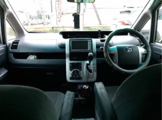Toyota Voxy 2010 года, 158 лс, АКПП. Автомобиль легковой, марка: Тойота, модель: Вокси, VIN: отсутствует, гос. рег. номер: х546нм14, год изготовления: 2010