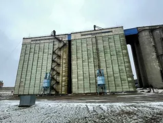 Здание клуба 1953 000000103 375,0
Здание конторы 1956 00000095 511,6
Пристройка к административному зданию 1998 00000093 59,8
Здание автовесовой на з/приеме 1969 00000040 612,1
Здание блок подсобных помещений 1967 00000037 467,4
Здание ж/д весов 1964 000000018 36,1