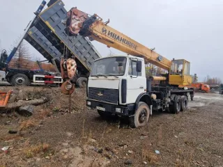 Автокран KC 45717A-1 2011 года, государственный номер A783BK49, цвет белый. Марка КС, модель 45717А-1.