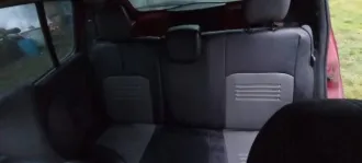 Renault Sandero 2011 года, 102 л.с. Пробег 179 000 км. Аккумулятор в неисправном состоянии. После замены масляного насоса появился стук в двигателе. Общее состояние на ходу требует уточнения при осмотре.