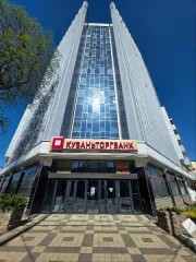 Доли в нежилом помещении 890,5 кв.м и земельном участке, Краснодар. 170/2409 доли в праве общей долевой собственности на з/у пл. 2409 кв.м, КН 23:43:0305003:91, нежилое помещение пл. 890,5 кв.м, КН 23:43:0305003:259, адрес: г.Краснодар, ул.Коммунаров, д.76,пом.71-73,75-88,90-110. Обременение…