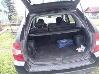 Kia Sportage 2008 года, 141 лс, 270000 км. Тип - автомобиль легковой, модель – KIA Sportage, 2008 г.в. VIN: U6YJE55229L045040. Находится в залоге у ПАО Банк Зенит. Пробег уточнять при осмотре.