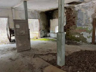 Нежилые здания, общая площадь 931 кв.м., Белоярский р-н, Свердловская область. Имущественный комплекс в Свердловской обл. еще. Имущественный комплекс в Свердловской обл. еще. Здание нежилое, площадь 44 кв.м., назначение: помещение, адрес (местонахождение): Свердловская область, р-н Белоярский, п…