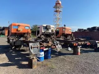 КАМАЗ 53504-46, VIN: ХТС535044F2468397, гос. рег. знак: X739AX56, год выпуска 2015 – в демонтированном состоянии - рама с кабиной, двигатель Евро-4 с КПП ZF, раздаточная коробка, седельное устройство, передний мост (2 колеса), задняя телега (2 моста, 4 колеса)