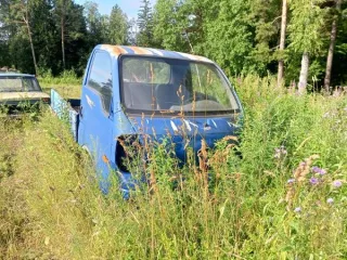 Грузовой автомобиль KIA Bongo III, 2011 г.в., госномер Е531ЕВ124, VIN KN98H4MDDBCB9K305, цвет синий. Рабочее состояние не проверялось. Обременения: арест, запреты судебного пристава-исполнителя на регистрационные действия.