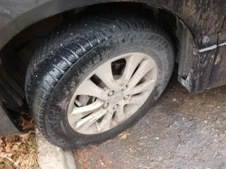 Toyota Noah 2004 года, черный цвет, государственный регистрационный знак Р969АХ04, номер кузова AZR650082366. ПТС отсутствует, наложен арест и запрет регистрационных действий.