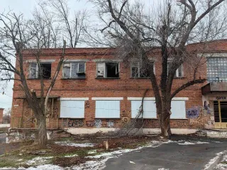 Имущественный комплекс, 8757,6 м², Ростовская область. Имущественный комплекс в Ростовской обл., находящийся по адресу: Ростовская обл., г.Константиновск, ул.Заводская, д.7, включающий нежилые здания: пл.6717,6м2, кад.№61:17:0010112:287; пл.740,7м2, кад.№61:17:0010112:289; пл.401,3м2…
