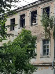 Здание бывших присутственных мест 1776 года, 3225.5 кв.м, Псковская область. Нежилое здание (учебный корпус) площадью 3225,5 кв.м с кадастровым номером 60:12:0010213:22 – объект культурного наследия регионального значения, зарегистрированный в едином государственном реестре объектов культурного…