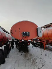 Нефаз 96742-03 2010. Полуприцеп-цистерна, марка: НЕФАЗ 96742-03, год изготовления: 2010, цвет: оранжевый, VIN: X1F96742BA0001120, госномер: АР584486, кузов №: X1F96742BA0001120. Имеет множественные сколы, местами коррозию, отсутствуют все колесные диски и резина.