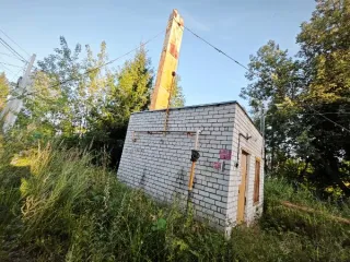 Здание школы 998,9 кв.м и котельной 8,8 кв.м с участками, Костромская область - нежилое строение (здание школы) с кад.ном. 44:07:010104:88, 998,9 кв.м., по адресу: Костромская обл., Костромской р-н, п. Апраксино, ул. Коммунаров, д. 28 с зем. уч, необходимым для его эксплуатации: 7190,0 кв.м., кад…