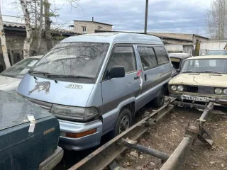 ВАЗ 2106, Toyota Master Ace Surf, Nissan, Toyota Mark 2, Toyota Carina 1986, ВАЗ 2106 2003, Toyota Sprinter 1993. АМТС ВАЗ 2106 госномер В 024 УМ 75, цвет серый, сколы, царапины, вмятины, повреждения ЛКП. Автомобиль марки Toyota Master Ace Surf, государственный регистрационный номер М747ВН75…