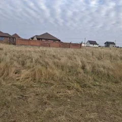 Земельный участок 1000 кв.м в Новопоселеновском сельсовете, деревня Кукуевка, дом 0. Кадастровый номер: 46:11:121203:607. Находится в залоге у ПАО "Сбербанк России".