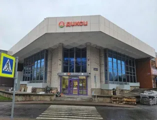 Нежилое помещение 361 кв.м, 11/250 доли на ЗУ 10 810 кв.м, Ленинградская обл., Кингисепп. Нежилое помещение - 361,0 кв. м с учетом неотделимых улучшений (23 поз.), помещения № 1-24 первого этажа (вход № 6) незавершенного строительством двухэтажного кирпичного здания общественного центра, 11/250…