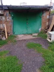 Земельный участок площадью 25+/-2 кв.м., кадастровый номер 31:06:0311004:2 с гаражом площадью 21.7 кв.м., кадастровый номер 31:06:0311001:1021. Расположен в Белгородской области, г. Старый Оскол, ул. Свердлова, гараж № 308. Долевая собственность, размер доли 1/2.