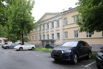 Нежилое здание 2410,8 кв.м с участком 1230 кв.м, Санкт-Петербург, ул. Радищева, д. 39, лит. А, 3-этажное, кадастровые номера 78:31:0001210:3029, 78:31:0001210:8, земли населенных пунктов - для размещения административно-управленческих и общественных объектов, ограничения и обременения: ипотека до…