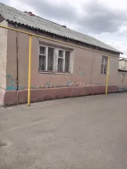 Комплекс недвижимости: Воронежская обл., Бутурлиновка, земельный участок 159 кв.м и нежилое здание 69.1 кв.м, общая площадь 228.1 кв.м. Адрес: Российская Федерация, Воронежская область, м.р-н Бутурлиновский, г.п. Бутурлиновское, г. Бутурлиновка, пл. Воли, з/у 27 (д. 27): 1. ЗУ Пл.: 159 +/- 17.1…