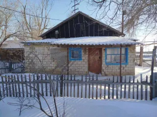 Жилой дом, 38,6 кв.м, Оренбургская область. Дом в Оренбургской обл., 38,6 кв.м. Здание, площадь 38.6 кв.м., назначение: Жилой дом, адрес (местонахождение): Российская Федерация, Оренбургская область, муниципальный район Светлинский, сельское поселение Спутниковский сельсовет, поселок Первомайский…