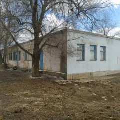Столовая. Холодильник "Атлант". Морозильная камера "Frigor". Котел отопительный ATON. Насос циркуляционный "Оазис" CN-25/6. Республика Калмыкия, Октябрьский район, посёлок Восход, улица Ленина, дом 24. Этажность 1. Общая площадь 394.1 м². Общий строительный объем 1508 м³. Год постройки 1970.
