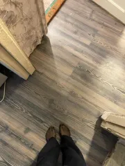 Двухкомнатная квартира 60.7 кв.м в Забайкальском крае, Шилкинский район, п. Первомайский, ул. Пролетарская, д. 8, кв. 5. Расположена на 2 этаже двухэтажного кирпичного дома. Состоит из двух комнат, балкона, кухни, раздельного санузла и коридора. В комнатах линолеум и обои, балкон не застеклен, в…