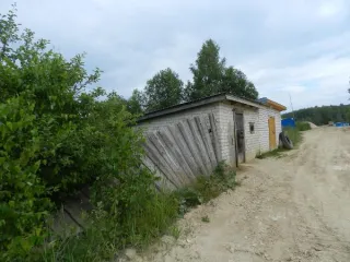 Земельный участок 1689 кв.м со складом ГСМ 35,7 кв.м, Республика Марий Эл. Земельный участок с кадастровым номером 12:13:0030203:181 площадью 1689 кв. м с расположенным на нем объектом недвижимого имущества, местоположение: Российская Федерация, Республика Марий Эл, Моркинский р-н, д Чукша, ул…