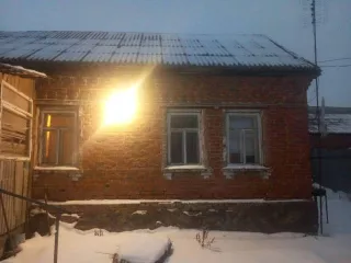 Земельный участок площадью 714 +/- 9 кв.м по адресу: Россия, Саратовская обл., г. Пугачев, ул. Татарская, дом 112, кадастровый номер 64:46:020421:22 с домом площадью 59.1 кв.м, кадастровый номер 64:46:020302:114. Дом находится в аварийном состоянии, для проживания не пригоден из-за разрушения стен…