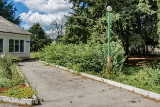 Земельный участок 3626 кв.м и здание детского сада 308,5 кв.м Липецкая область Земельный участок, площадь 3 626 +/- 42 кв.м., кадастровый номер: 48:14:0740201:21; Здание, площадь: 308,5 кв. м., кадастровый номер: 48:14:0740104:11; адрес: Российская Федерация, Липецкая область, м.о. Становлянский…