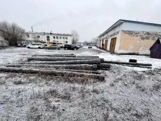 Древесина породы «сибирская лиственница» бревна - 22 шт. (диаметр 120-380 мм, длина 2,6 – 8,6 м.). Древесина породы «сибирская лиственница» бревна - 22 шт. (диаметр 120-380 мм, длина 2,6 – 8,6 м.). 
Количество и породный состав древесины: 22 
